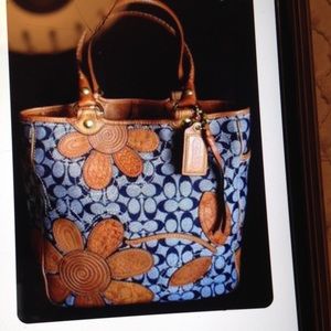ISO! Please let me know if you have this bag